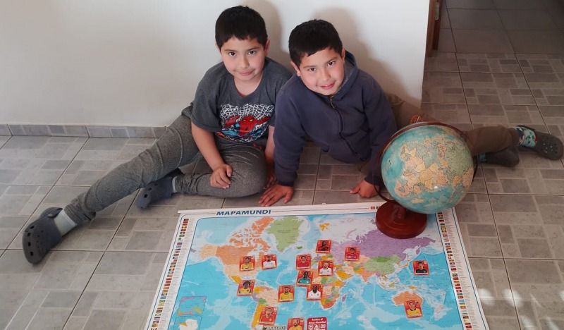 Una campaa para que Alan y Thiago tengan figuritas